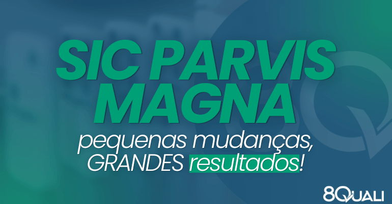 Banner azul com a seguinte frase escrita em verde claro: "Melhoria Contínua & Sic Parvis Magna - pequenas mudanças, GRANDES resultados"