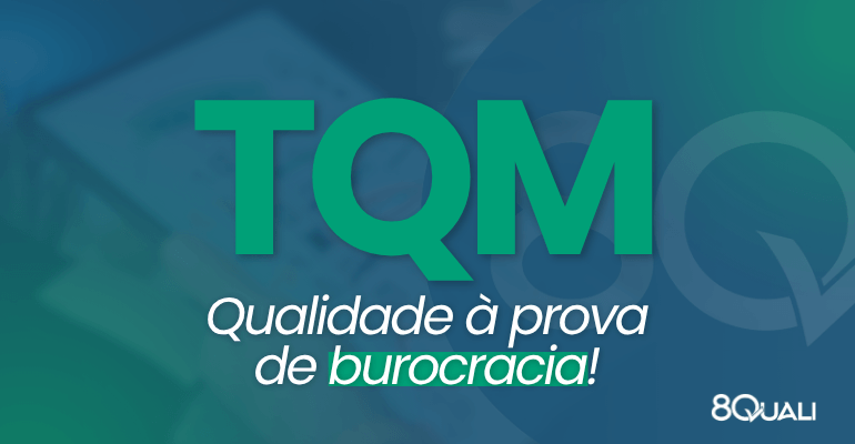 Banner azul com a seguinte frase escrita em verde: "TQM (Total Quality Management) - Qualidade à prova de Burocracia"